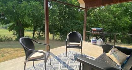 Relaxing 3 Bedroom cabin on the Eleven Point River