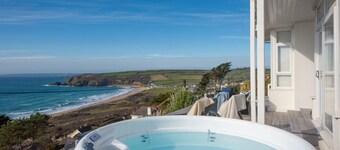 Blue Yonder -  a house that sleeps 6 guests  in 3 bedrooms