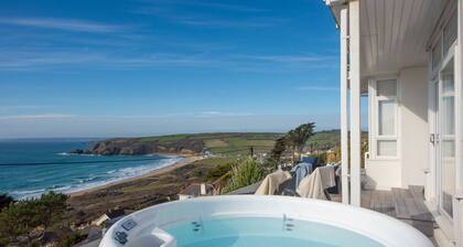 Blue Yonder -  a house that sleeps 6 guests  in 3 bedrooms