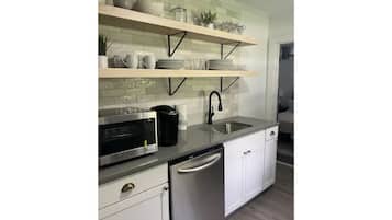 Fridge, oven, stovetop