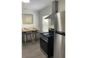 Frigorífic, forn i placa de cuina