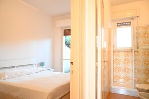 1 habitación y ropa de cama