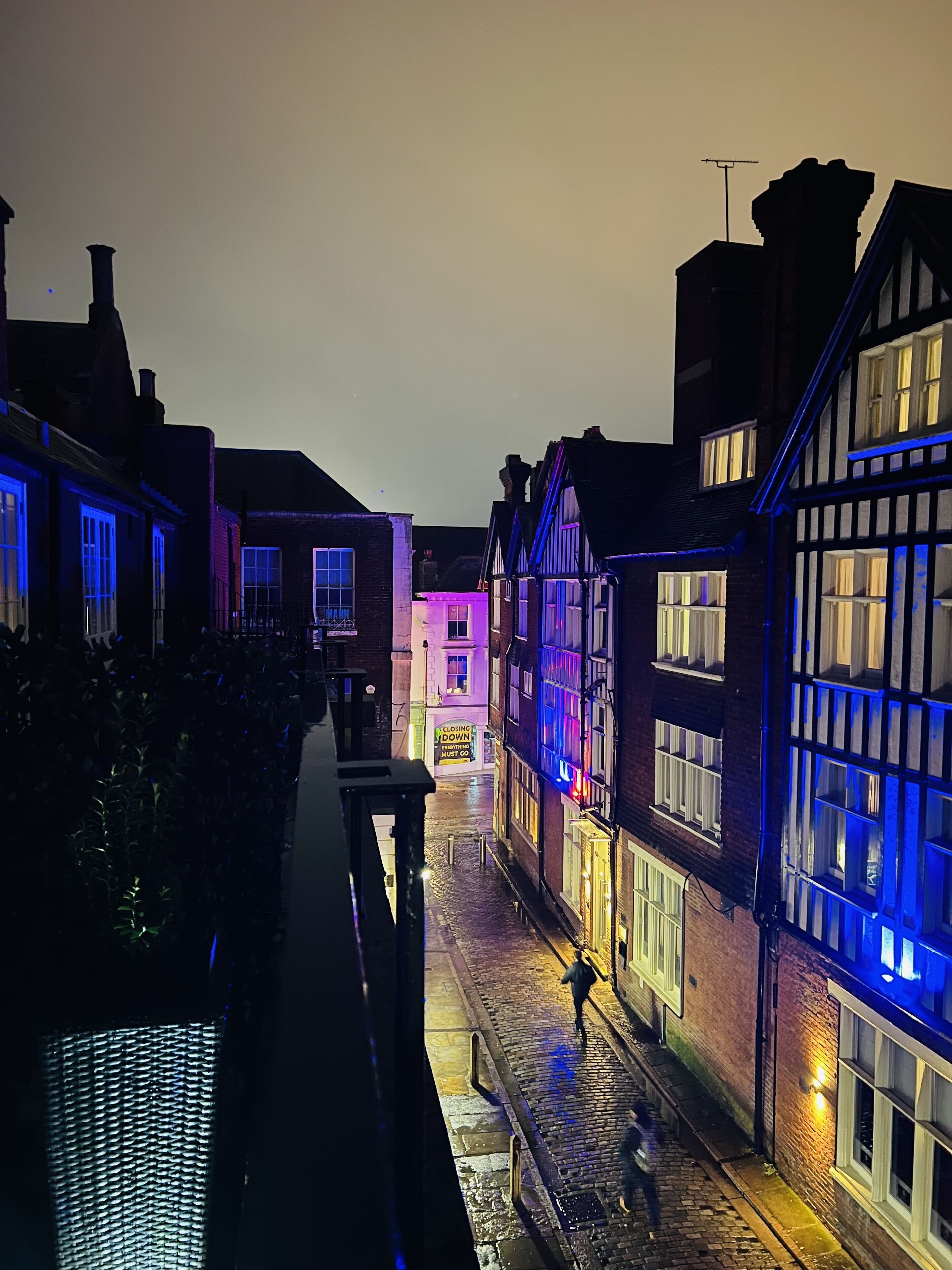 المنطقة المحيطة بالمنشأة