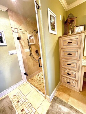 Bathroom - Next to horse races! On lake Hamilton (Lake Hamilton)