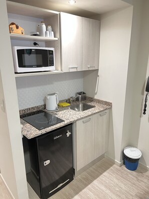 Apartamento conforto | Cozinha privada | Geladeira grande, micro-ondas, cooktop