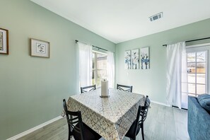 Dining - Peaceful Harvest Home in Hutto (hutto)