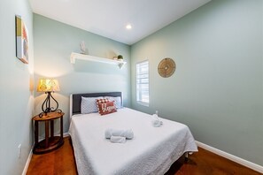 2 bedrooms, WiFi, bed sheets, wheelchair access