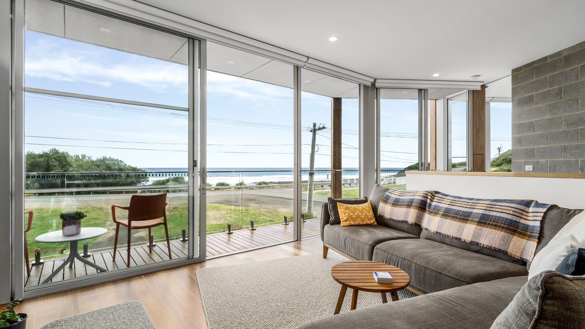 Smart TV, fireplace, books, offices