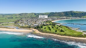 On the beach - Alpha Centauri - Harbour and golf course location (Apollo Bay)