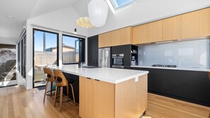 Fridge, microwave, oven, stovetop - Alpha Centauri - Harbour and golf course location (Apollo Bay)