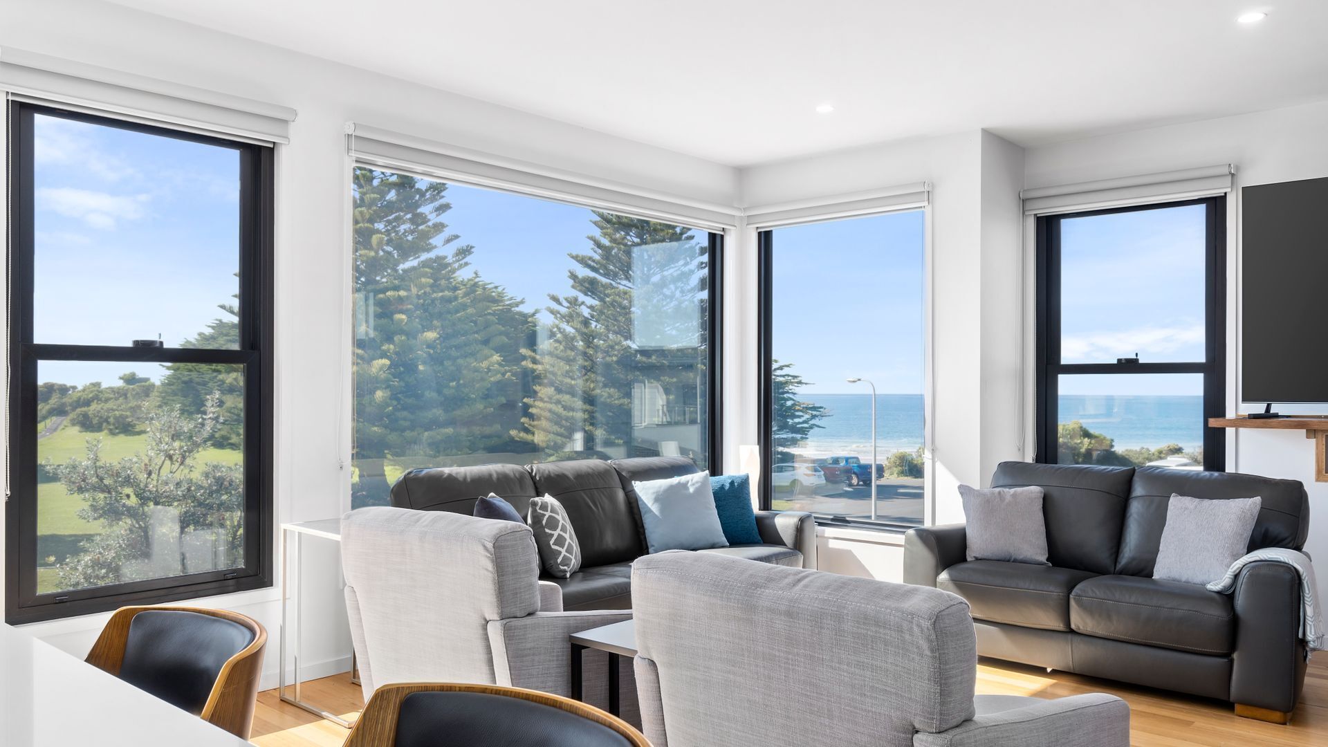 Smart-tv, dvd-spelare och kontor