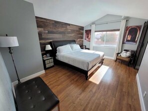 4 bedrooms, in-room safe, desk, iron/ironing board