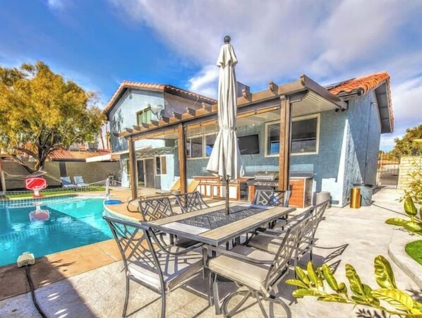 Outdoor pool, a heated pool