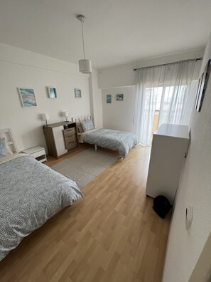3 chambres, fer et planche à repasser, Wi-Fi gratuit, draps fournis