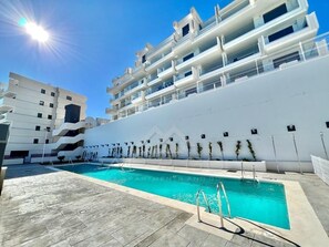 Pool - Icon Deluxe Marina (Granada)