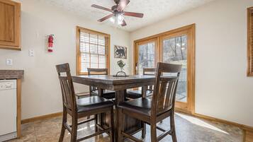 Apartment, Multiple Beds, Fireplace, Garden View | Dining