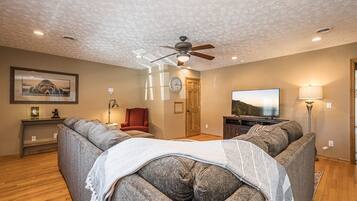 Apartment, Multiple Beds, Fireplace, Garden View | 3 bedrooms, individually decorated, individually furnished, free WiFi