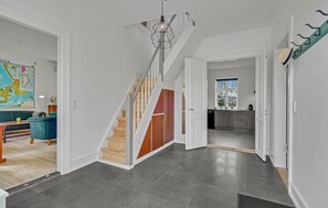 المنشأة من الداخل