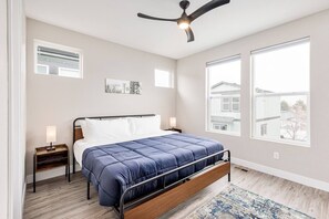 3 Schlafzimmer, Schreibtisch, Bügeleisen/Bügelbrett, kostenloses WLAN