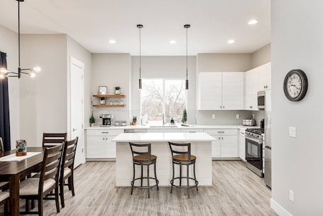 Fridge, microwave, oven, stovetop. Sunny, modern home to work & play near Olde Town