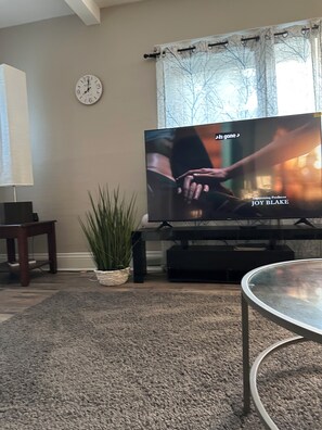 Interior - A restful getaway home -- 5 mins away from Notre Dame (South Bend)