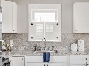 Private kitchen - A restful getaway home -- 5 mins away from Notre Dame (South Bend)