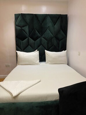 Phòng đơn Tiêu chuẩn | Trang trí khác biệt, trang bị nội thất với thiết kế riêng biệt, bàn 