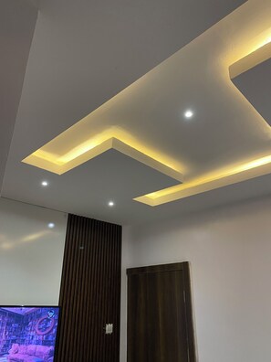 Phòng đơn Tiêu chuẩn | Trang trí khác biệt, trang bị nội thất với thiết kế riêng biệt, bàn 