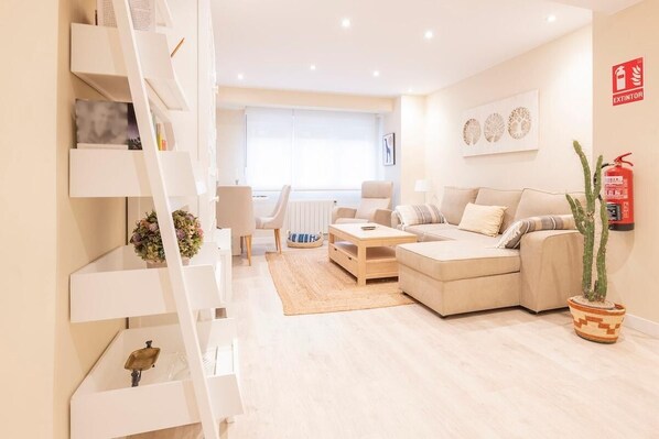 TV - Apartamento Premio Real "Gijón" (Gijón)