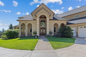 Exterior - Beautiful Country Villa on 5 acres, 5 miles to downtown (Spokane)