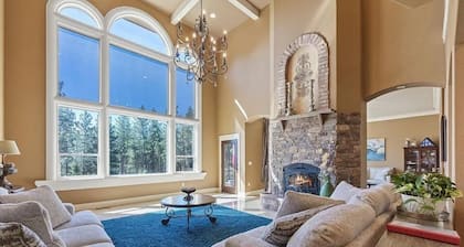 Beautiful Country Villa on 5 acres, 5 miles to downtown