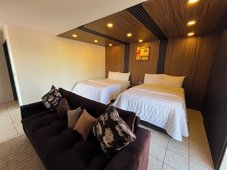 1 habitación, ropa de cama de alta calidad, cubrecamas y minibar