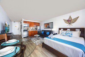 Iron/ironing board, free WiFi, bed sheets, wheelchair access - "Palm" Studio w/ FREE Parking & Full Kitchen (Honolulu)