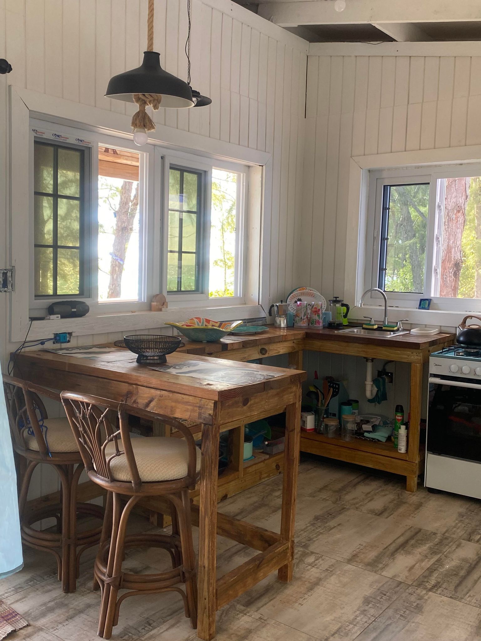 Refrigerador, horno, parrilla de estufa y cafetera y tetera 