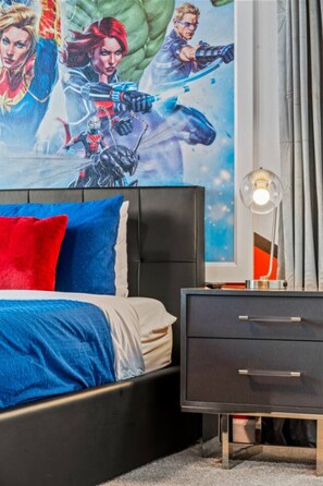 6 Schlafzimmer, Schreibtisch, Bügeleisen/Bügelbrett, Reisekinderbett