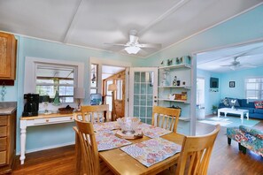 Dining - FLAT lake lot: water toys: Clemson ->17 miles (Fair Play)