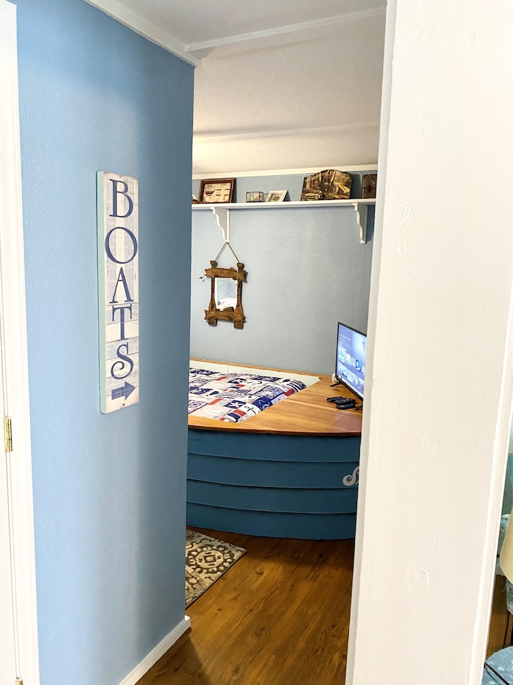 LATE check out GAME days!! FLAT lake lot water toys Clemson >17