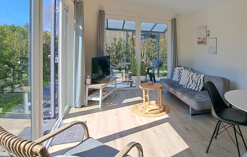 2 bedroom stunning home in Heinkenszand