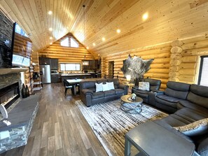 TV, fireplace, foosball - Lake Shore Lodge @ Spring Brook Resort (Wisconsin Dells)