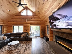 Televisión, chimenea y futbolito 