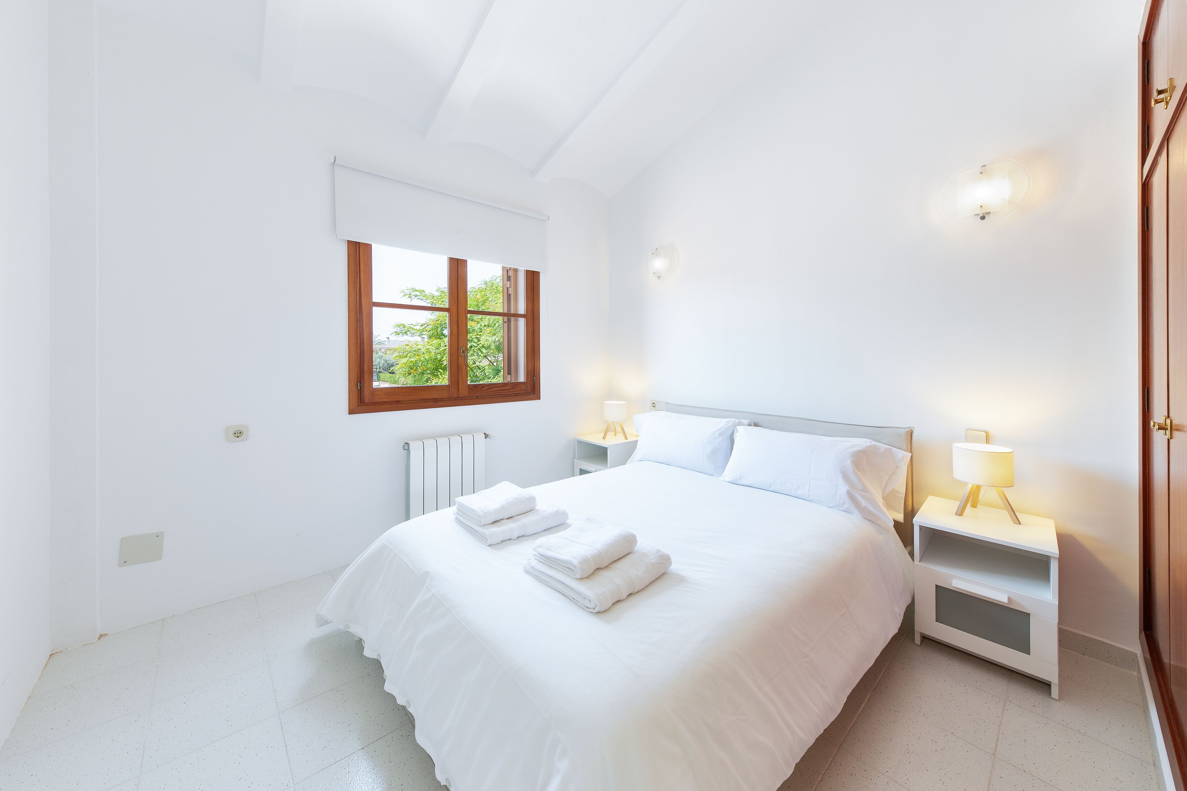 4 bedrooms, in-room safe, desk, iron/ironing board