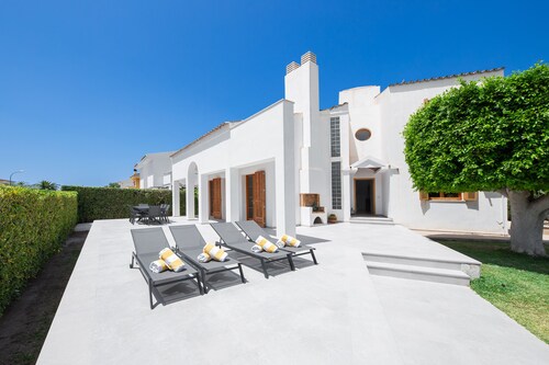 Casa Felix liegt in einem wohngebiet, mit privatem pool und garten.