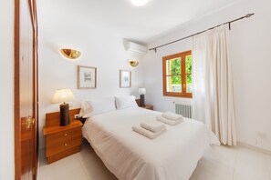 4 bedrooms, in-room safe, desk, iron/ironing board