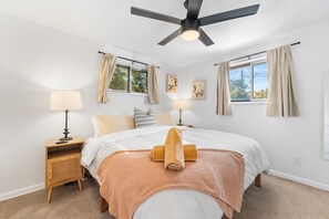 4 Schlafzimmer, Schreibtisch, Bügeleisen/Bügelbrett, Reisekinderbett