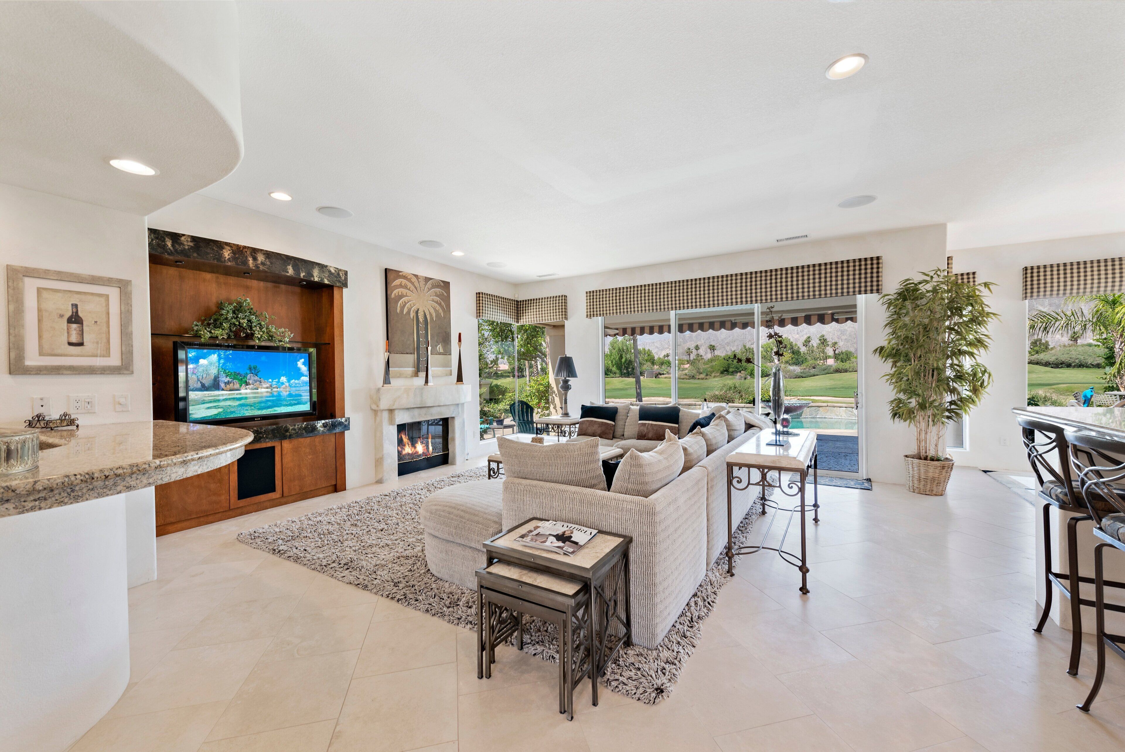 TV, fireplace