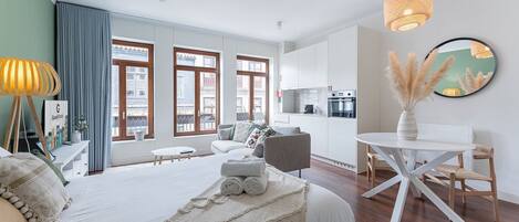 Ferros/tábuas de passar roupa, acesso à internet, roupa de cama