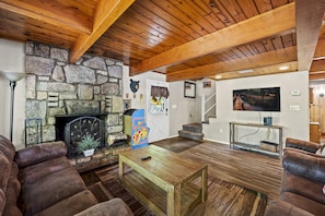 Smart TV y chimenea