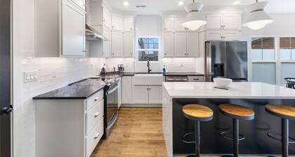 DerbyDeluxe: Sunny & Modern, Near Derby