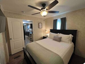 1 bedroom, iron/ironing board, free WiFi, bed sheets - Sleeps 4 -Private Country Retreat Near Savannah & Beaches - Close to i-95 & i-16 (Guyton)