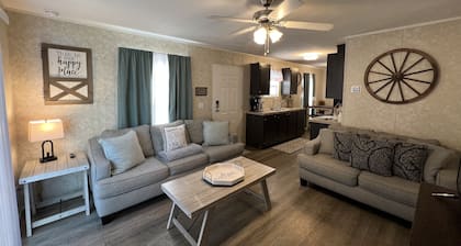 Sleeps 4 - 3Acre Retreat-Near Airport, Savannah & Beaches - Close to i-95 & i-16